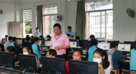 對(duì)口幫扶|深圳市高級(jí)中學(xué)支教教師丁輝 以技術(shù)為橋，以校為家，守護(hù)陂頭中學(xué)的數(shù)字化未來(lái)